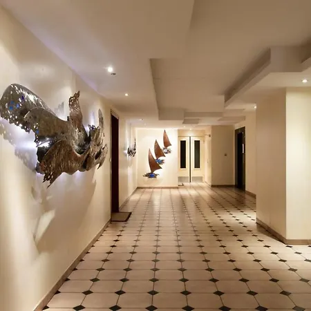 Private Air-conditioned Studio With Furnished Terrace In A Quiet Area * ジュアン・レ・パン